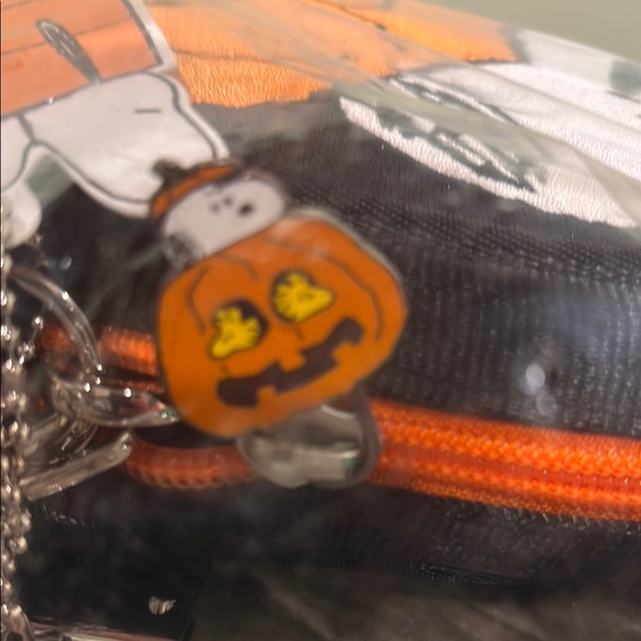 Harveys Seatbelts Peanuts Halloween Snoopy Crossbody Bag NWT Sold Out - Picture 7 of 13
